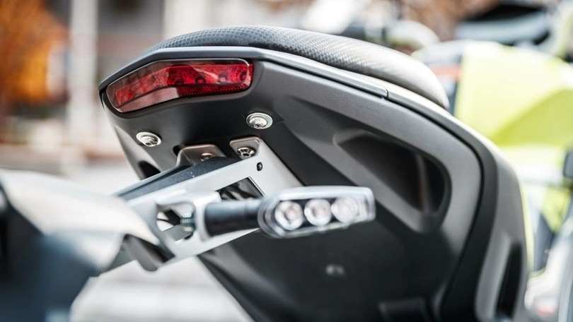 Targa moto: dove la metto?