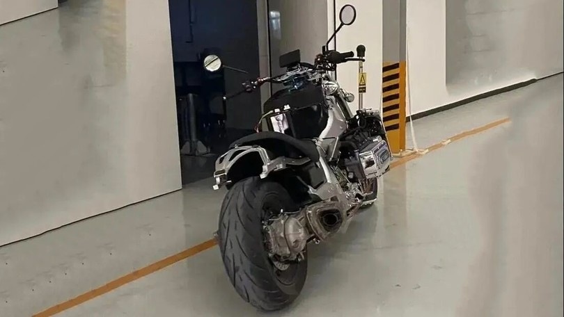Mostro cinese: una maxi cruiser 8 cilindri boxer di oltre 2.400 cc