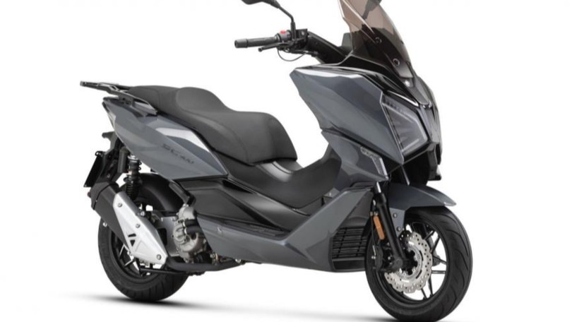 MBP SC300, da Keeway lo scooter ad alto tasso di tecnologia