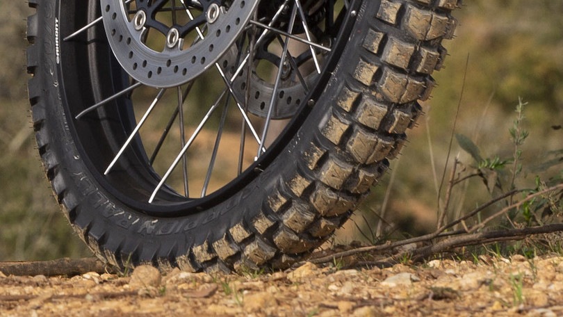 Triumph, si avvicina lo sbarco in MX e SuperMotocross: ecco i tester