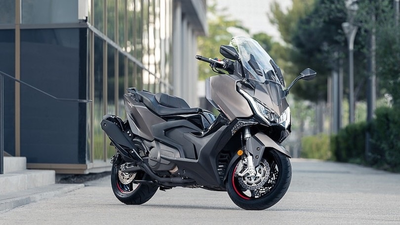 Kymco AK550 Premium: lo scooter-tourer ancora più raffinato