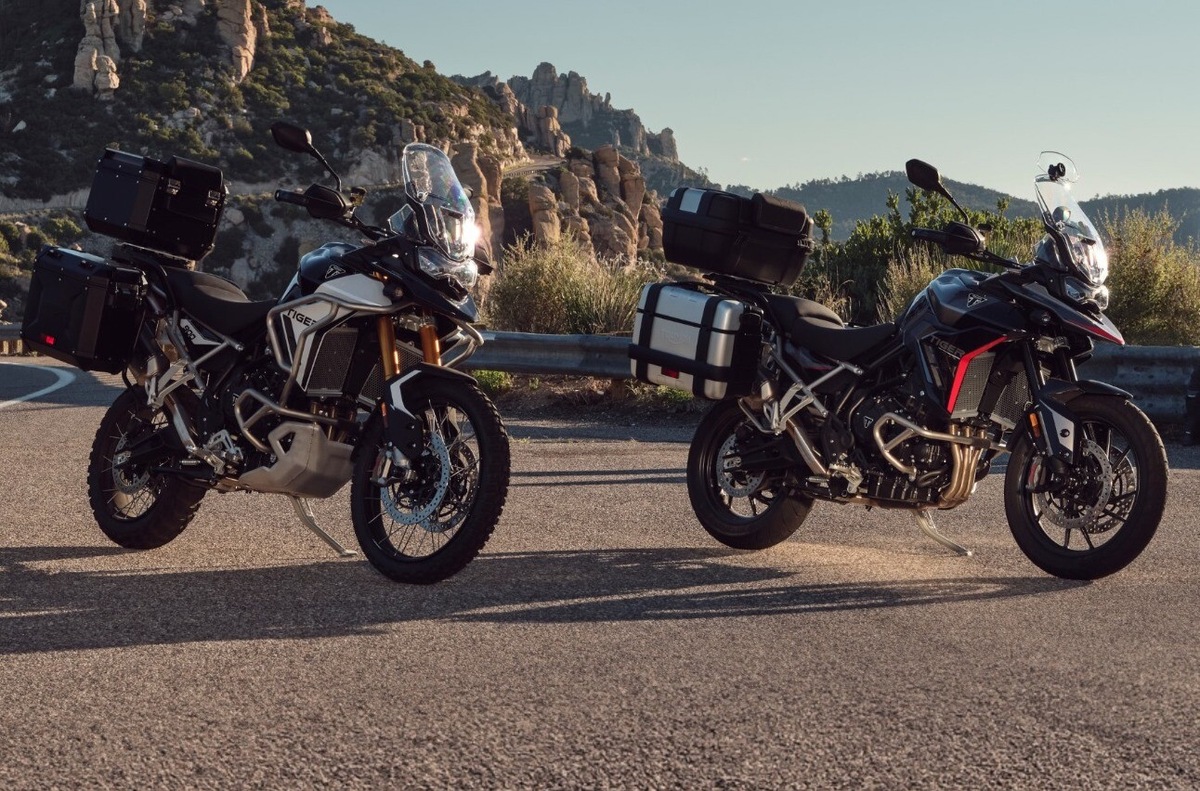 Triumph aggiorna la gamma Tiger 900 2024: più potenza e look rivisto
