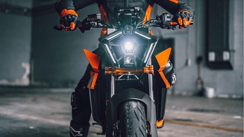 KTM 1390 Super Duke: la Bestia fa la voce grossa