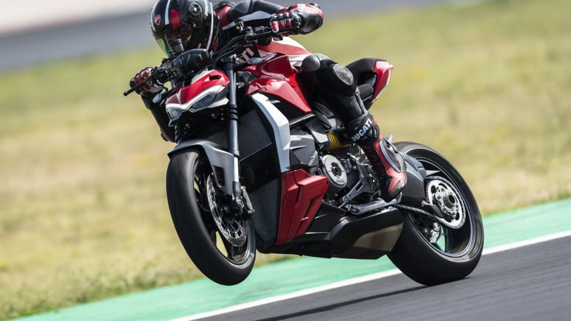Ducati, nuovi accessori per la Streetfighter V2