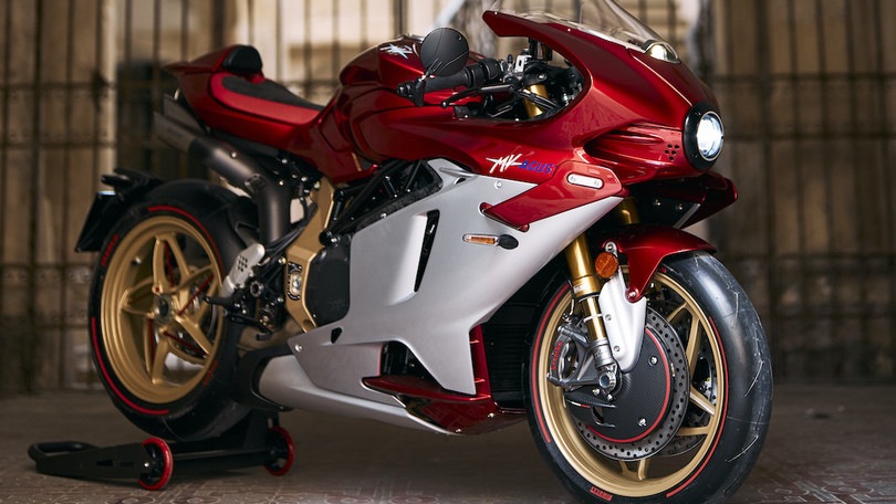 MV Agusta, debutta la Superveloce 1000 Serie Oro: arte moderna