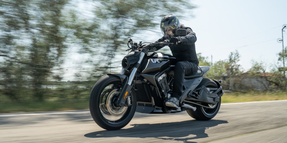 PROVA Benda LFC 700: un alieno a due ruote