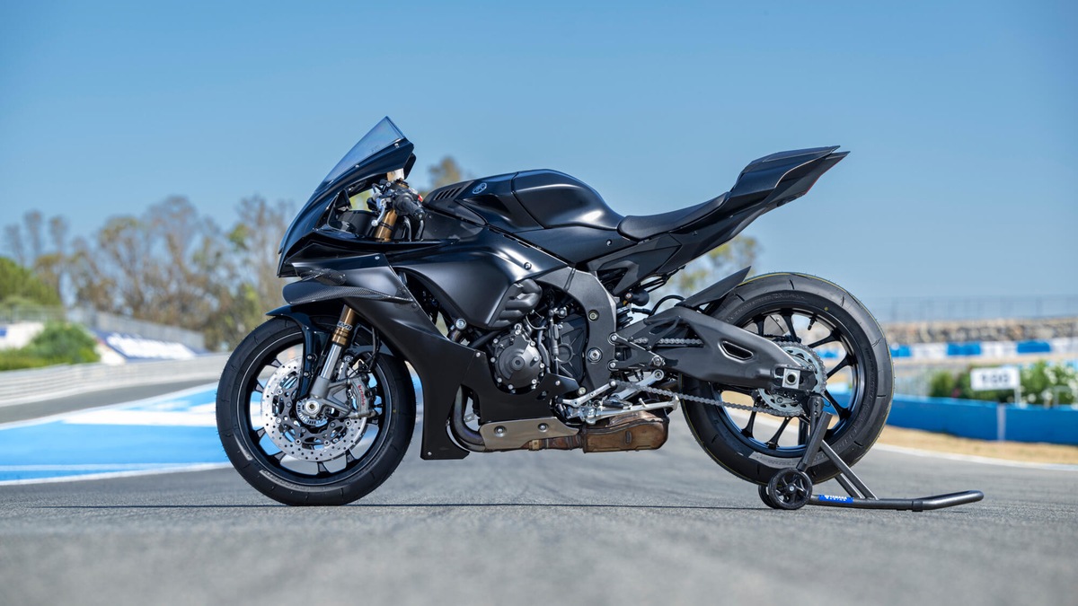 Yamaha, la R1 diventa Race: ecco le novità sulla SBK di Iwata
