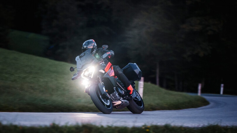 KTM 1390 Super Duke GT 2025: turismo adrenalinico