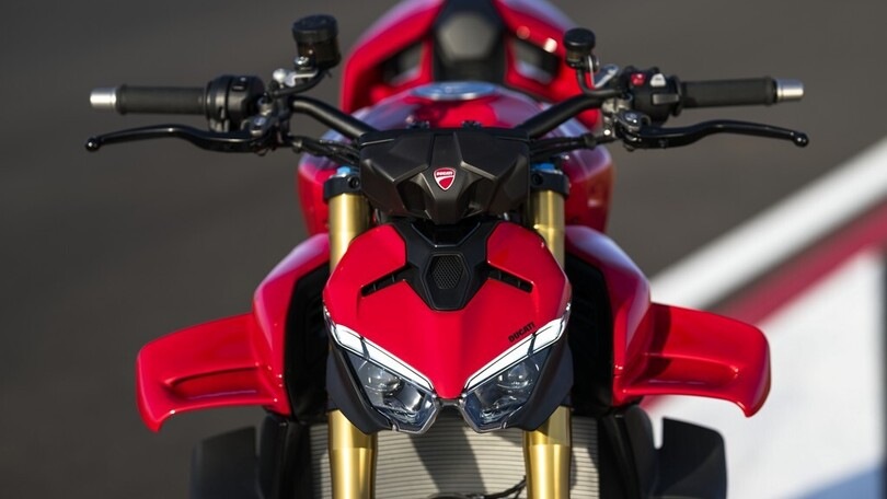 Ducati Streetfighter V4 2025: un po' Joker, un po'... Batman