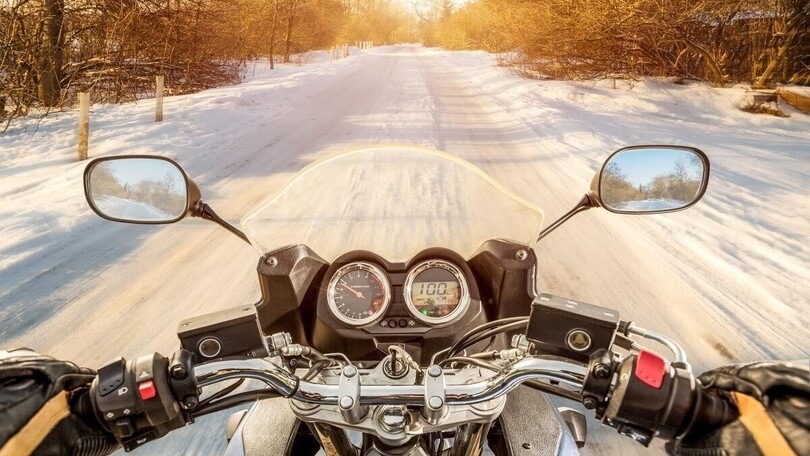 Inverno in moto: 4 consigli a costo zero per non morire dal freddo