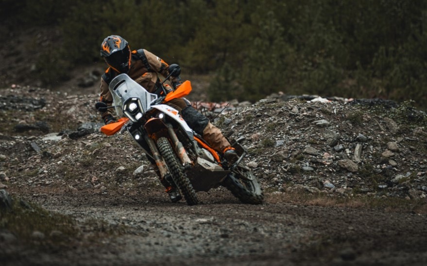 KTM 390 Adventure 2025: nuove sfide, grandi emozioni