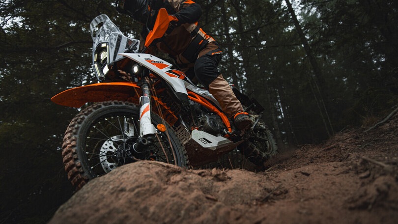 KTM 390 Adventure: le foto del 2025