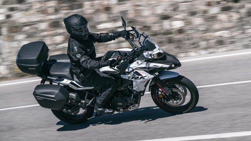 Promo Benelli su TRK 702, 702 X e 502 X: tris di valige fino al 30 aprile