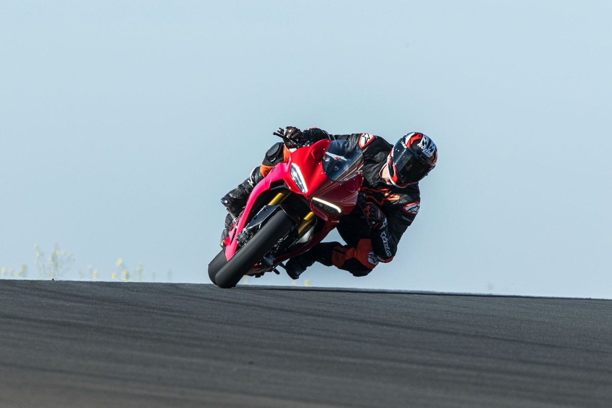 Test Ducati Panigale V2 S: LE FOTO DELLA PROVA