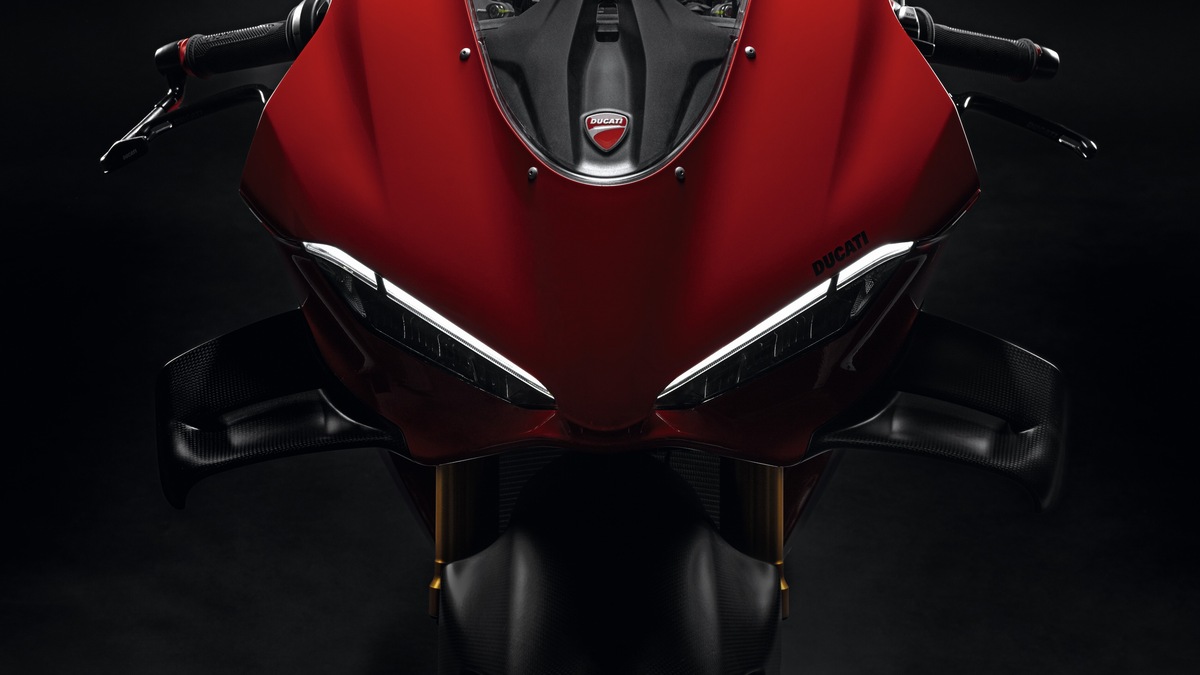 Ducati Panigale V4 S: ancora più esclusiva con i kit Carbon e Carbon Pro
