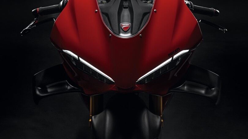 Ducati Panigale V4 S: ancora più esclusiva con i kit Carbon e Carbon Pro