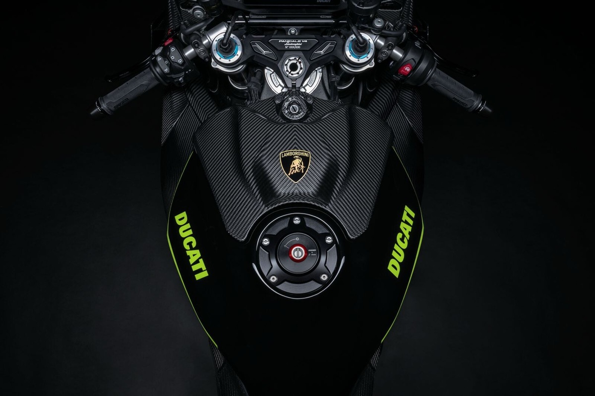 Ducati Panigale V4 Lamborghini, LE FOTO