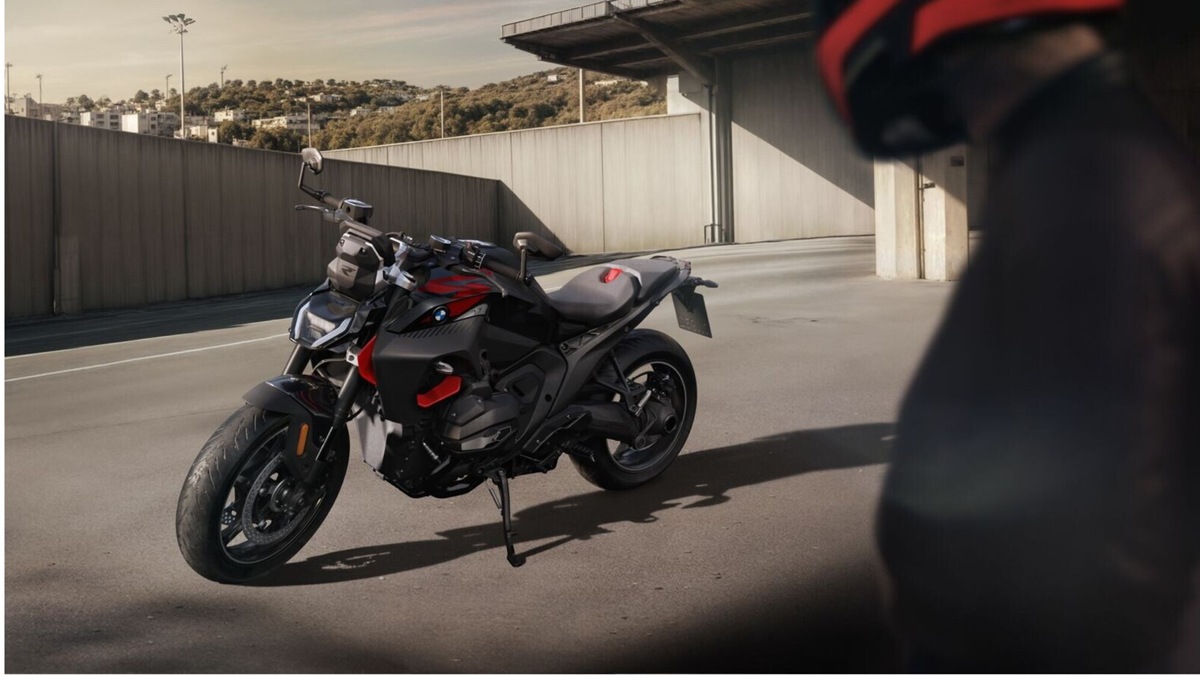 BMW R 1300 R: arriva una roadster violenta