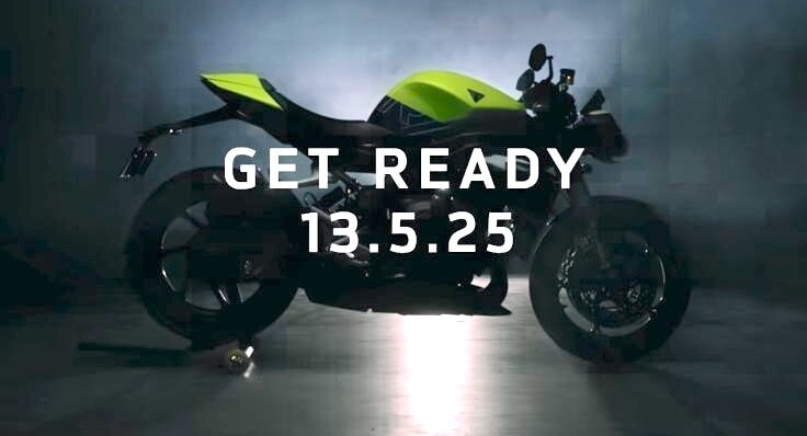 Triumph, in arrivo la Speed Triple 1200 RX
