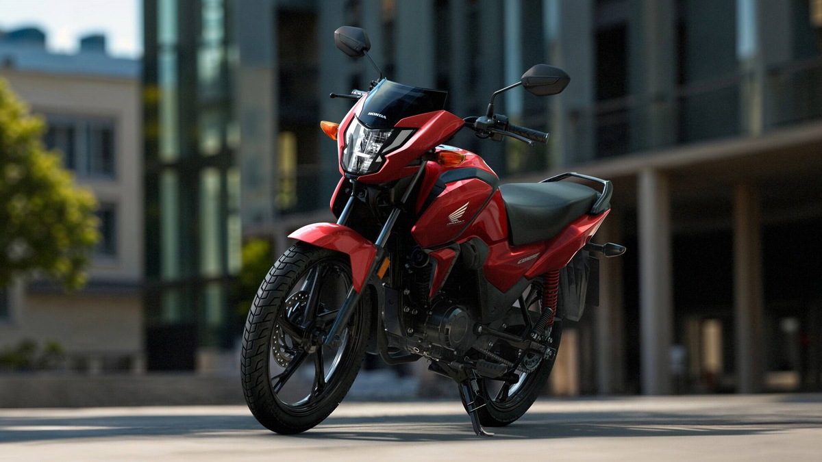 HONDA CB 125F 2026: LE FOTO