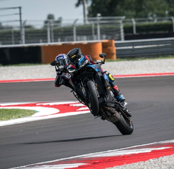 BMW, Toprak prova le M1000 e la nuova R12 G\S a modo suo: LE FOTO