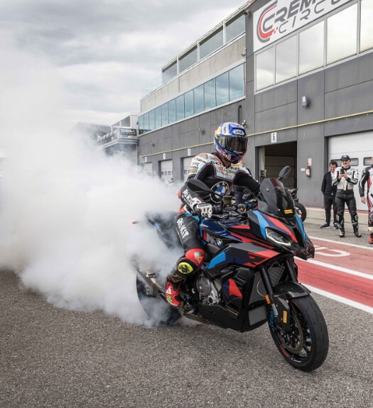 BMW, Toprak prova le M1000 e la nuova R12 G\S a modo suo: LE FOTO