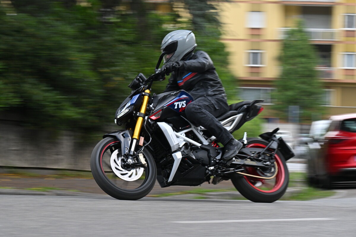 TVS RTR 310 BT0: le foto del test