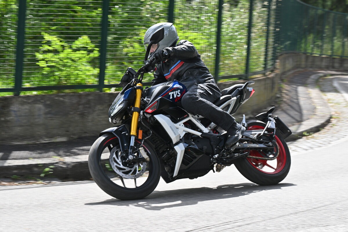 TVS RTR 310 BT0: le foto del test