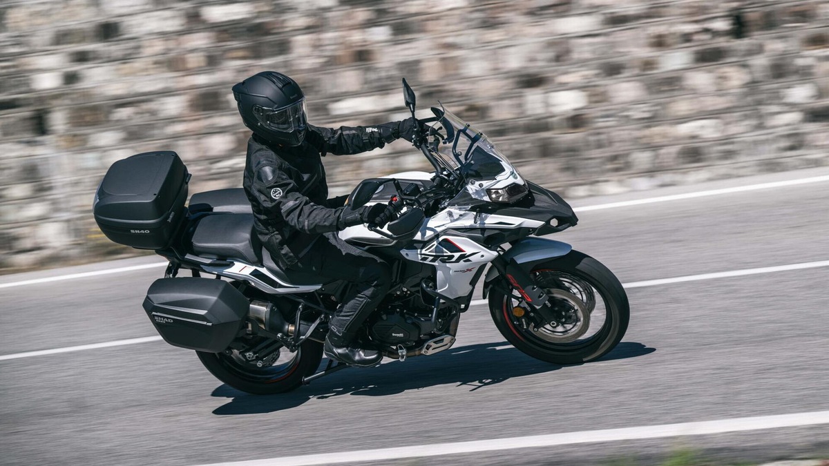 Benelli TRK 702, 702 X e 502 X: valigie incluse nel prezzo fino a Settembre 2025
