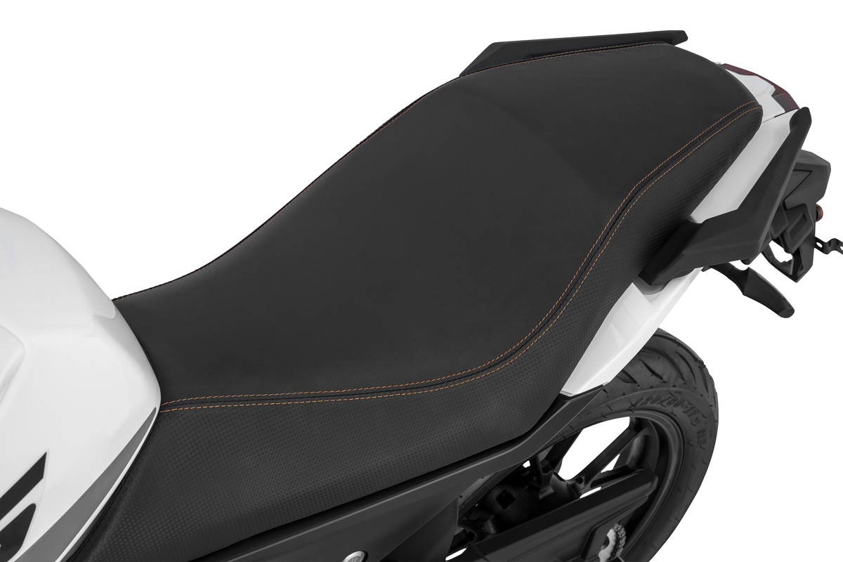 Keeway RKS 125 2025: LE FOTO