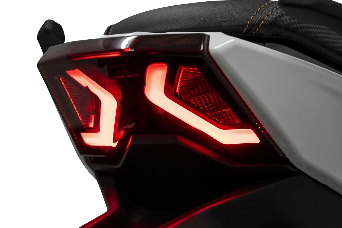 Keeway RKS 125 2025: LE FOTO