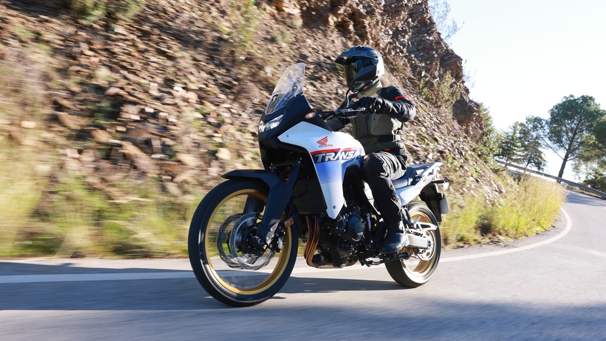 Honda XL750 Transalp: le opinioni di InMoto "fuori dai denti"
