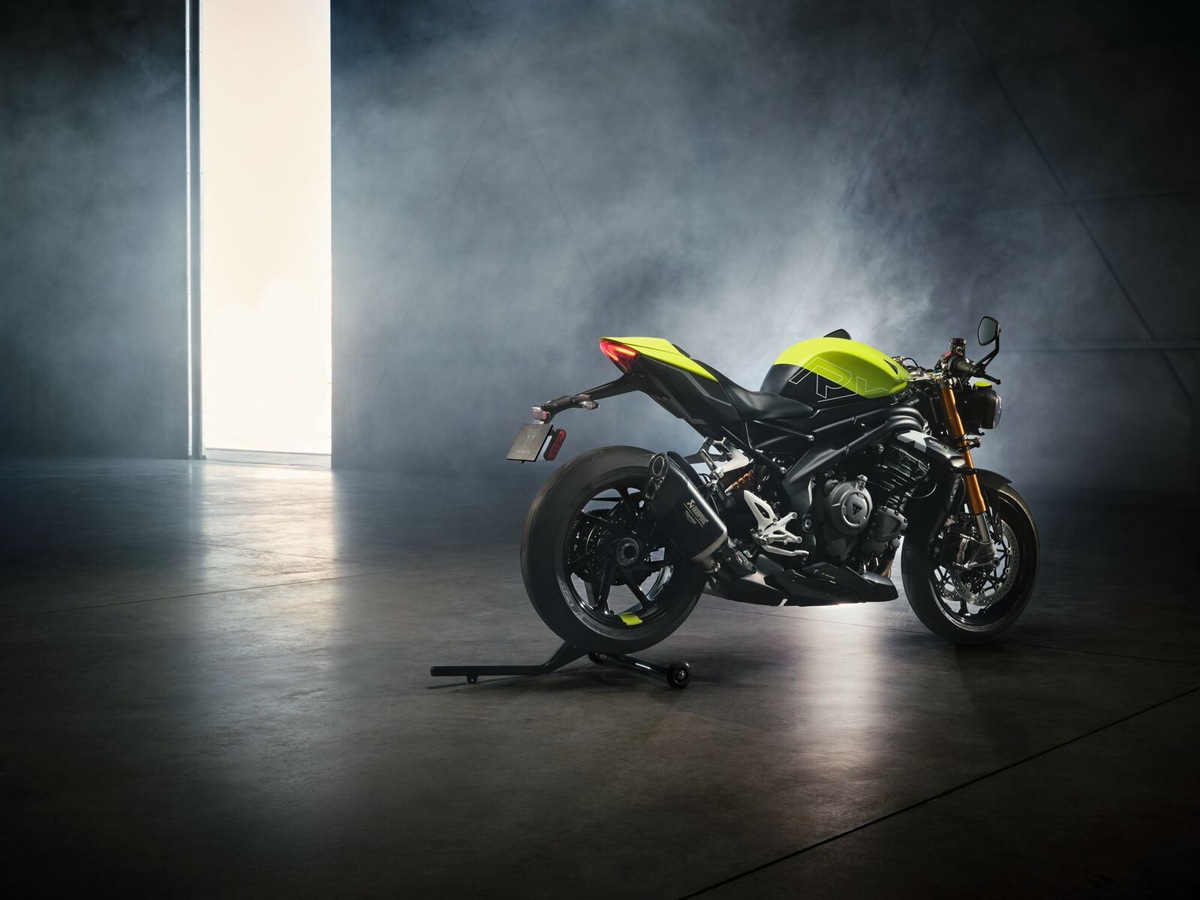 Triumph Speed Triple 1200 RX, la più esclusiva