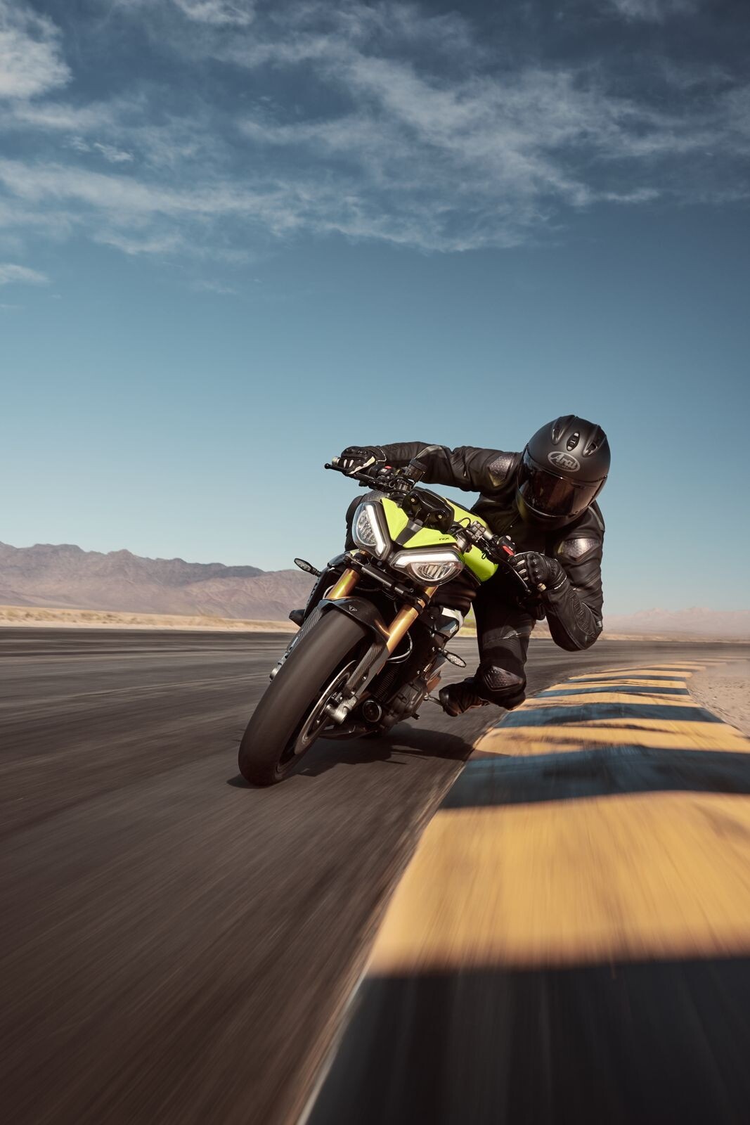 Triumph Speed Triple 1200 RX: le foto