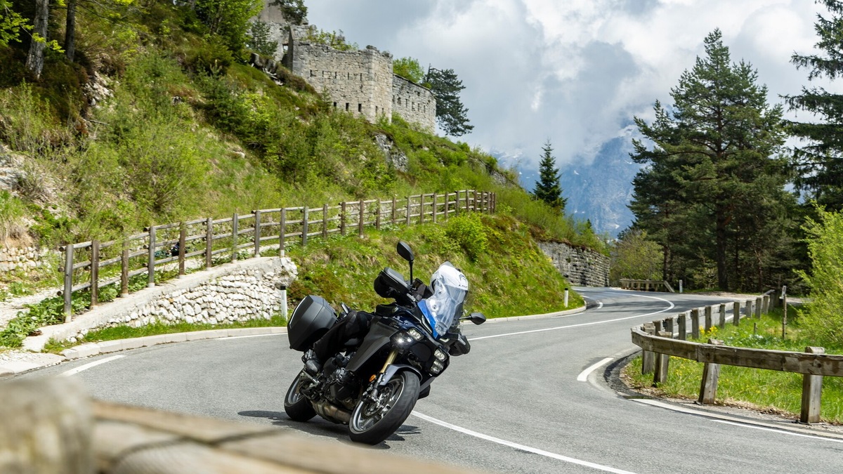 Yamaha Tracer9 GT+ Y-AMT: LE FOTO DELLA PROVA