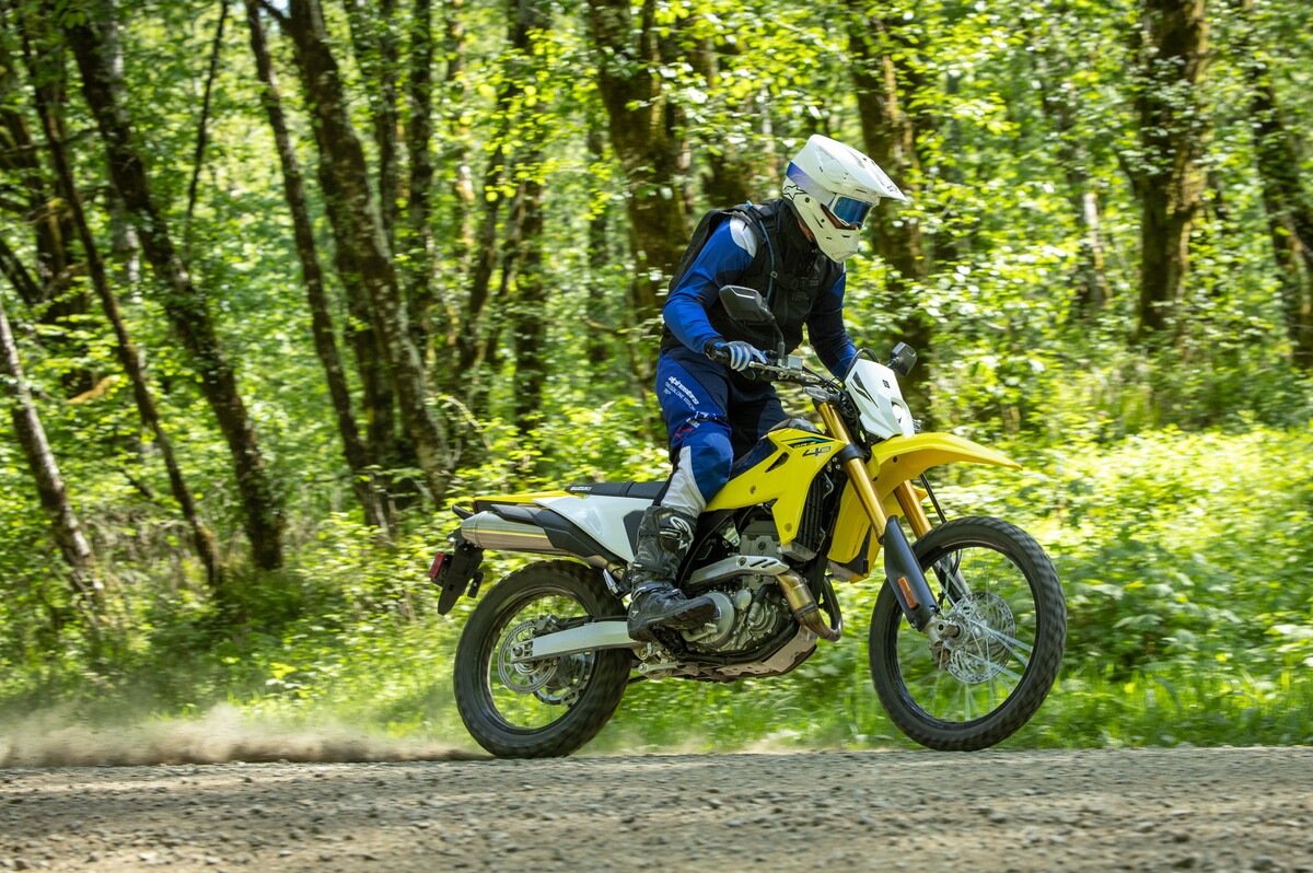 Suzuki DR-Z4S: le FOTO della prova