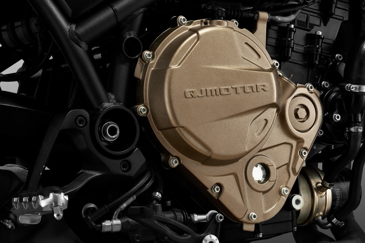 QJ MOTOR, SRK900: le foto