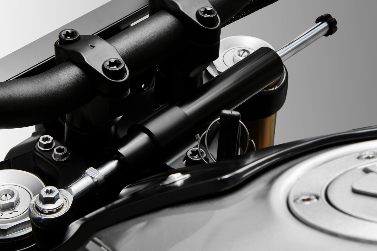 QJ MOTOR, SRK900: le foto
