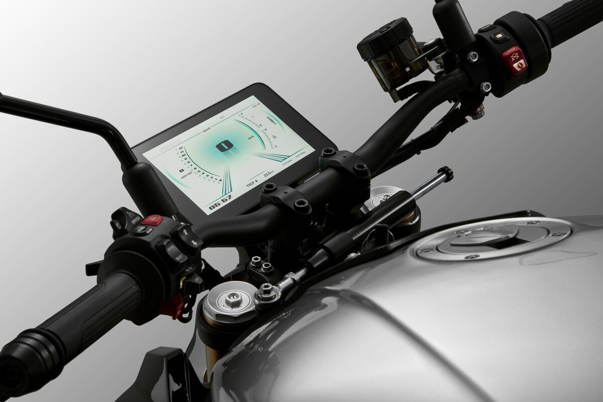 QJ MOTOR, SRK900: le foto