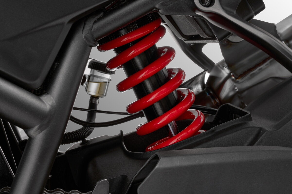 QJ MOTOR, SRK900: le foto