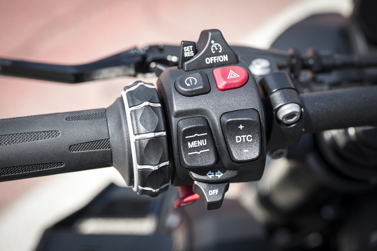BMW M 1000 R: le foto della prova
