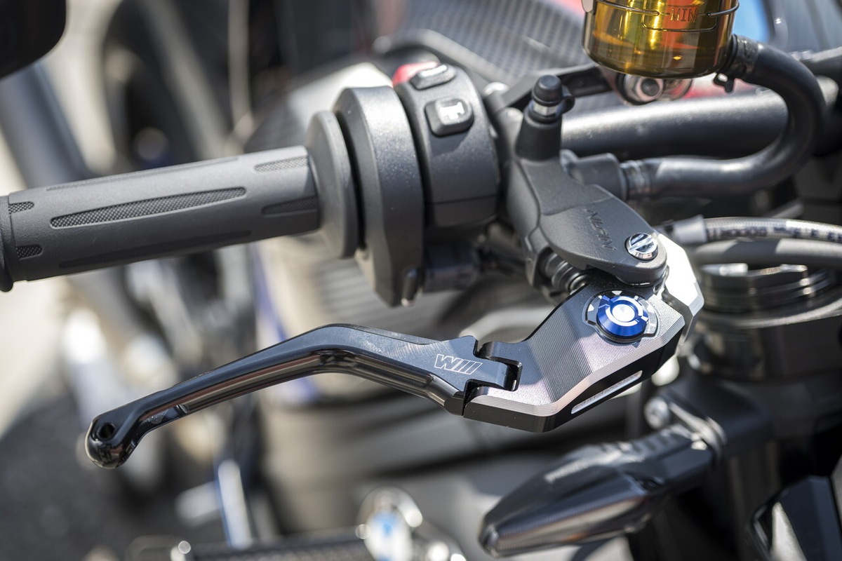 BMW M 1000 R: le foto della prova