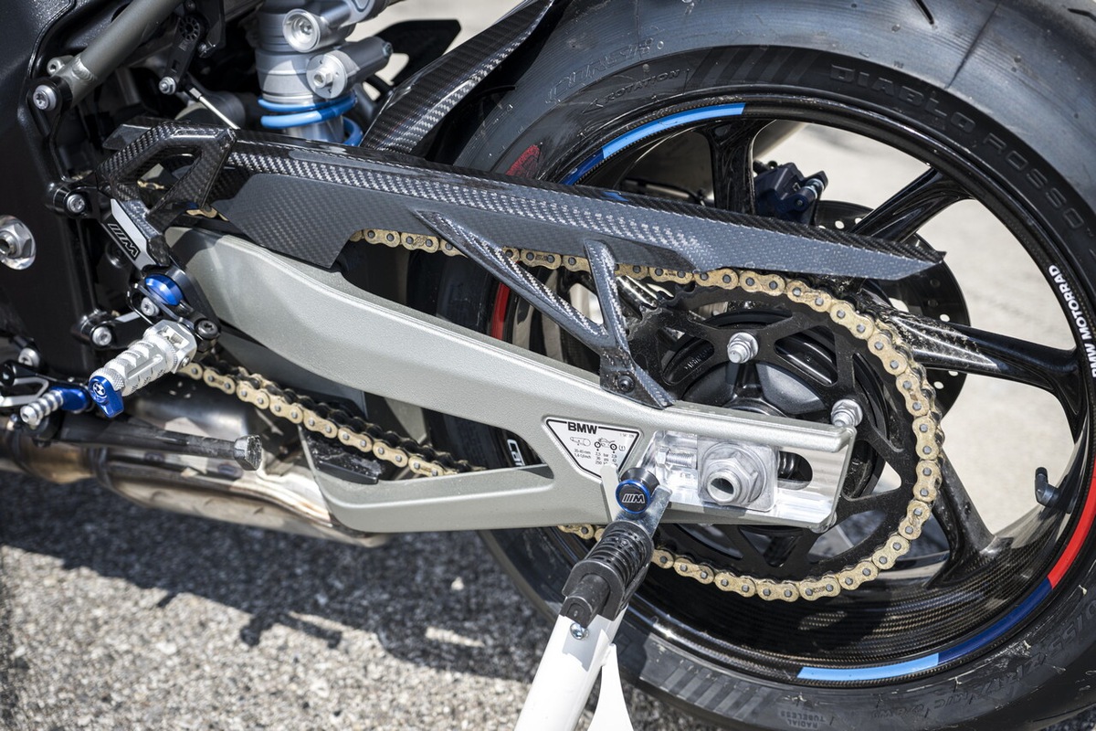 BMW M 1000 R: le foto della prova