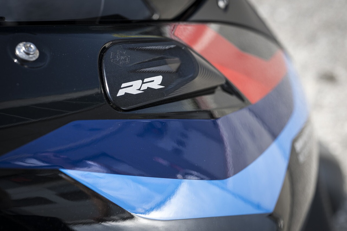 BMW M 1000 RR: le foto della prova