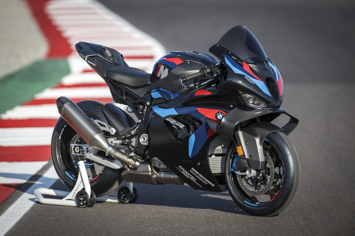 BMW M 1000 RR: le foto della prova
