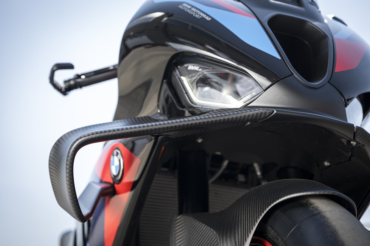 BMW M 1000 RR: le foto della prova