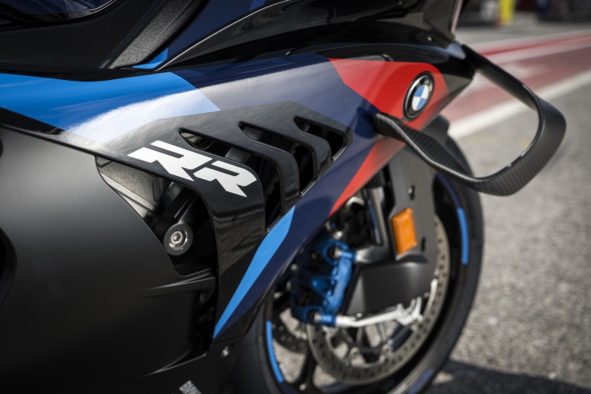 BMW M 1000 RR: le foto della prova