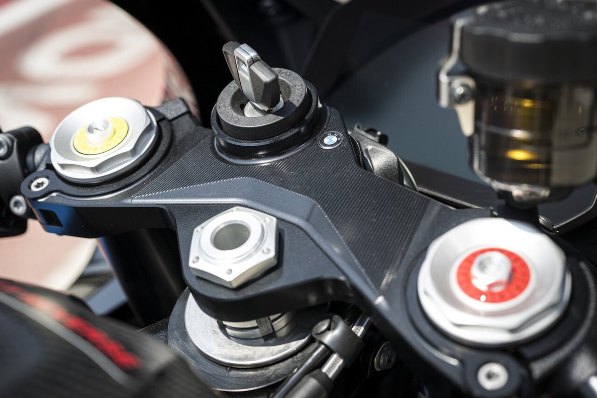 BMW M 1000 RR: le foto della prova