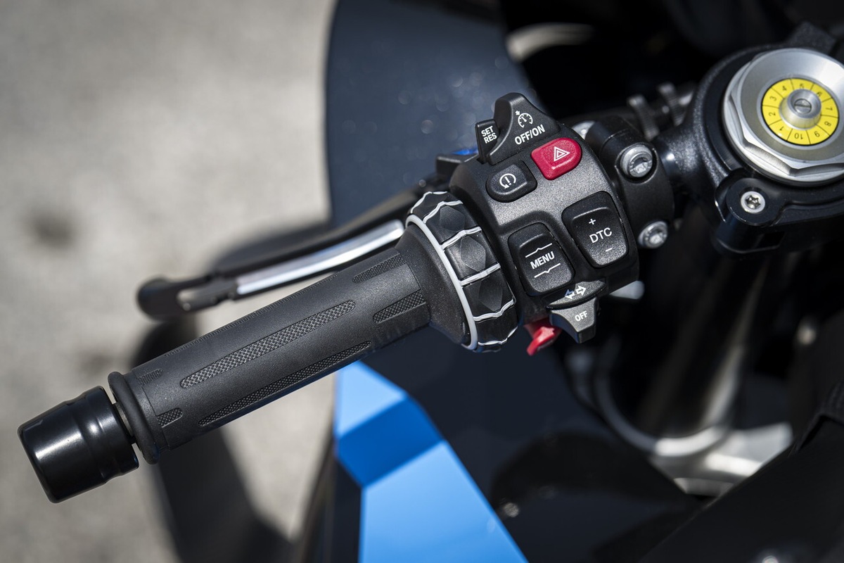BMW M 1000 RR: le foto della prova