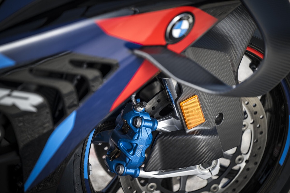 BMW M 1000 RR: le foto della prova